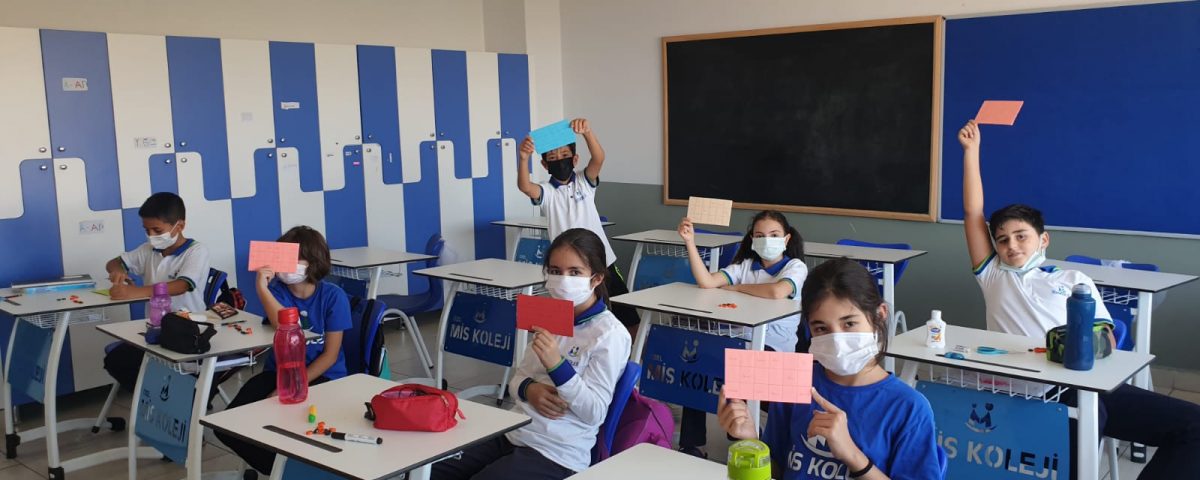 5/A Sınıfı Öğrencilerimizle Türkçe Dersi Eş Anlamlılar Konusuyla İlgili Tombala Oyunu